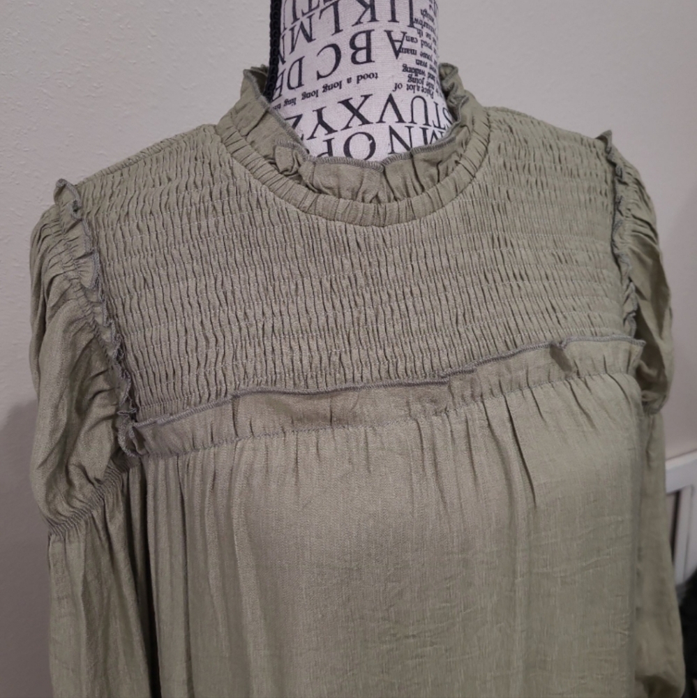 Moon River NWT Women's SZ M green Smocked Puffed Sleeve mini shift dress minimal - Picture 3 of 12